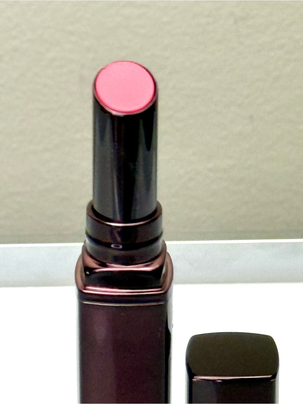 Laura Mercier Rouge Nouveau Weightless Lip Colour - Shy Sheer - Picture 5 of 12